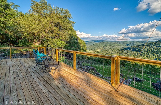 Best View! Beautiful Ozarks cabin ON rim of AR Grand Canyon! Many new updates
