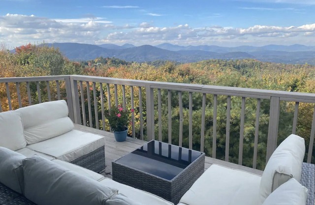 Best views in Blowing Rock! Top of App Ski Mtn!