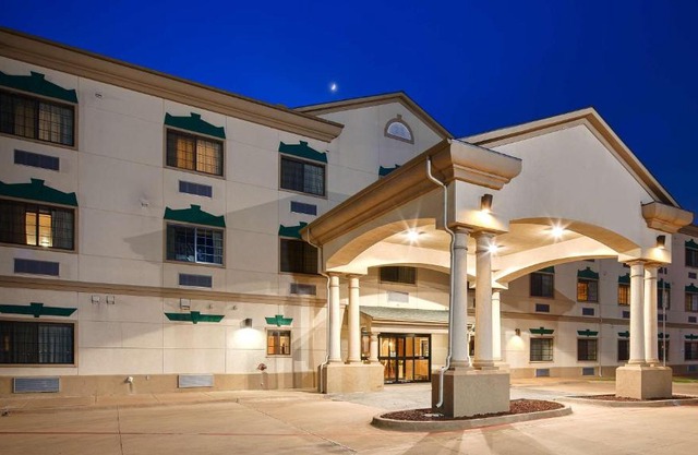 Best Western Inn & Suites - Henrietta