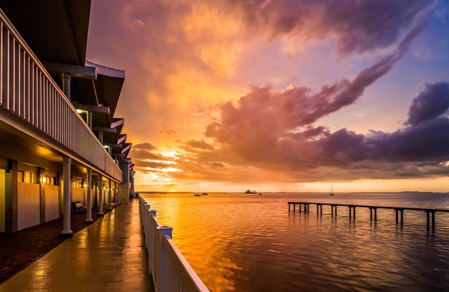 Best Western Plus Yacht Harbor Inn