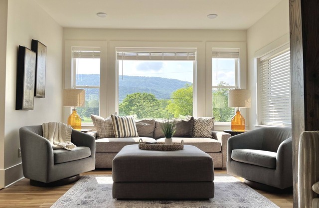 Bethel House at the base of Mt Nebo, stunning views!