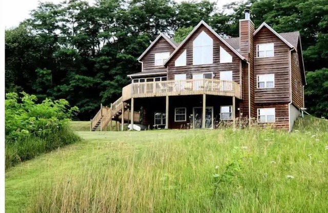 Betsy's Hideaway, Unique Timber Frame home