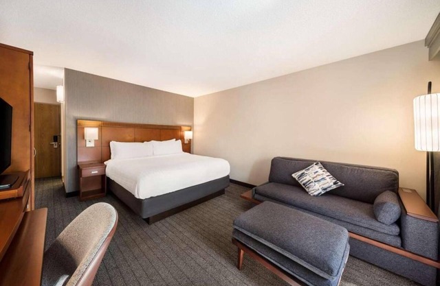 Better Choice For Your Vacation! with Pool, Near Winchester Mystery House