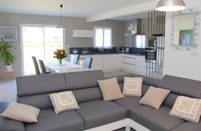 Between Avignon, Orange and Nimes villa with private pool and garden