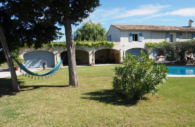 Between Avignon and Pont du Gard Mas Provencal for 2 to 4 people