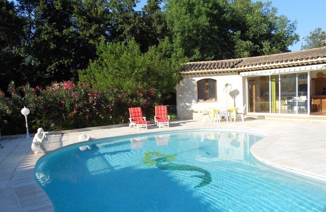 Between Monaco and Cannes 2-room villa with private pool in a quiet area