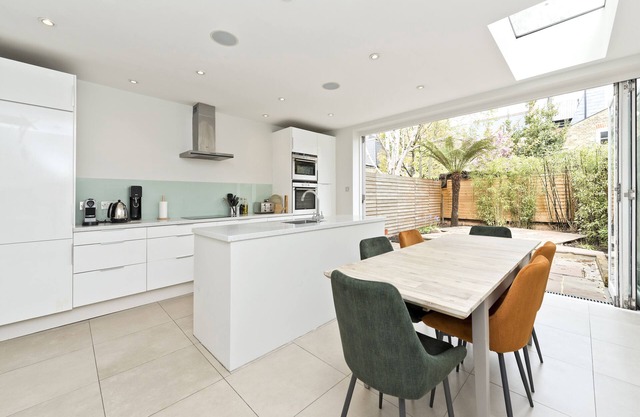 Between the Commons - Three Bedroom House, Sleeps 6