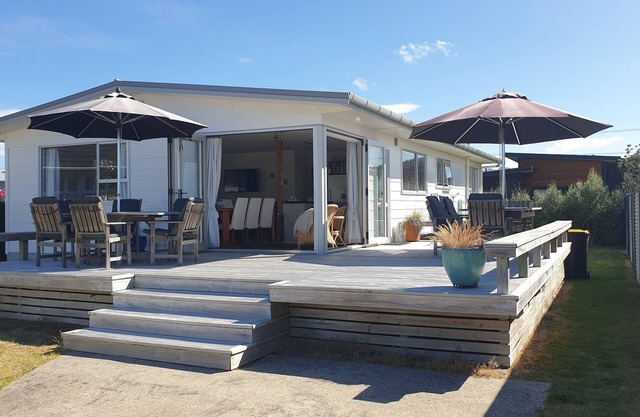 Beverley Tce - Fully Fenced -1 min walk to shops and 4 mins to beach.