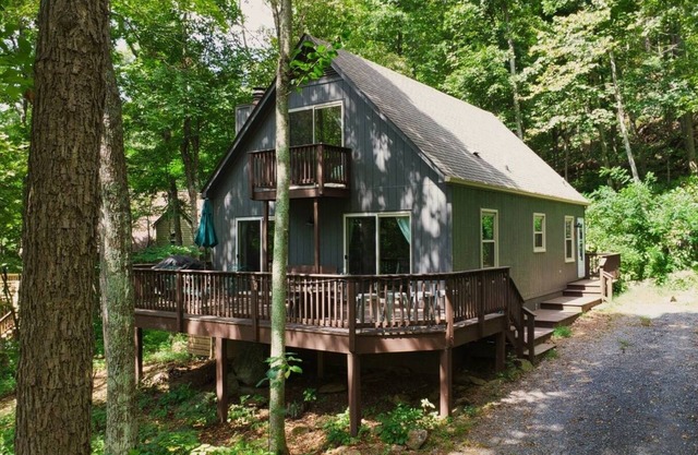 Bide-a-Wee- Hike the Trails! Close to the slopes!