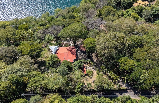 Bienvenidos a villa Helga Solano llena de una belleza natural y aguas cristalina