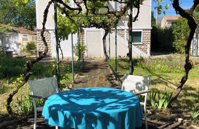 Bienvenue à Angoulême Dans Cette Agréable Maison de 120m2 Entourée dun Jardin