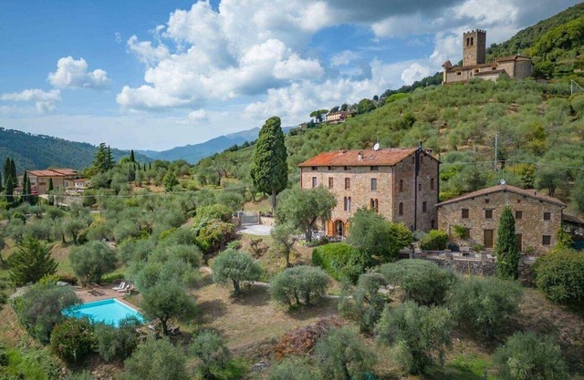 Bifora apartment with view, pool, a/c & wifi Lucca