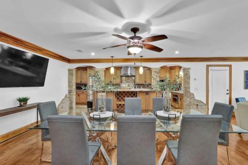 Big 6br,4ba Home W 10-car Parking For Crewsgrps