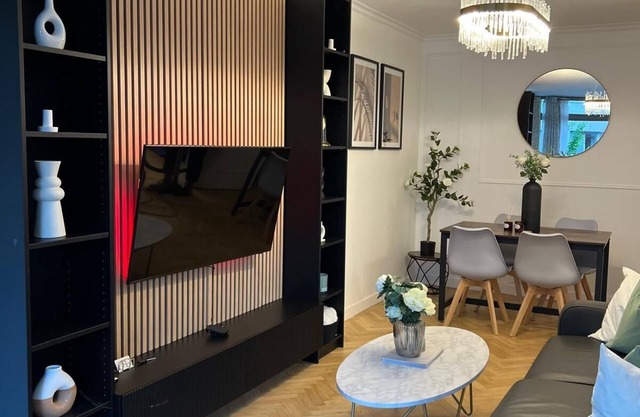 Big apartment, fully equipped, excellent for familly and long stay in Paris