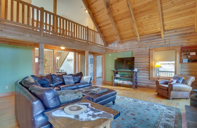 'Big Bear Lodge' - Cabin in Massanutten Resort!