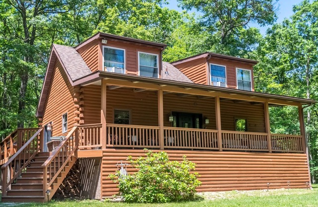 Big Dipper Lodge: Dog Friendly Getaway in Quiet Community, Minutes to Skiing &am