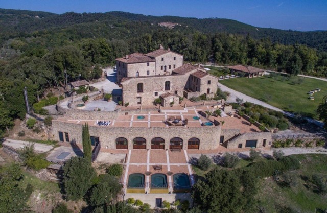 Big Estate near Siena - exclusive use up to 27 guests