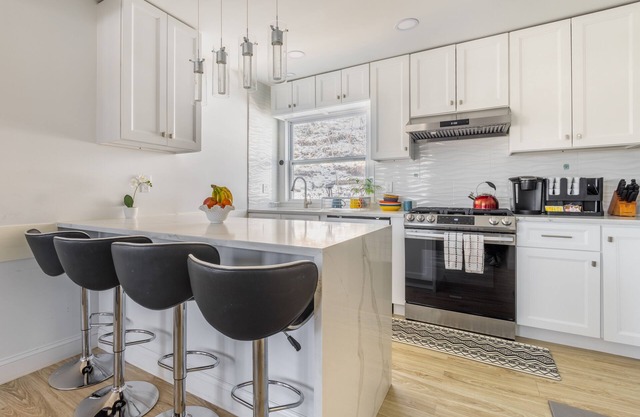 Big Family House| ♛7 BR,5BA, 5★Location, Deck