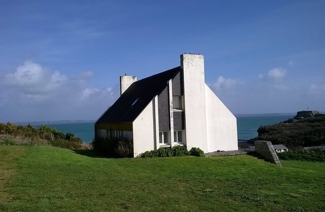 BIG HOUSE WITH EXCEPTIONAL VIEW ON SEA AND RADE OF BREST