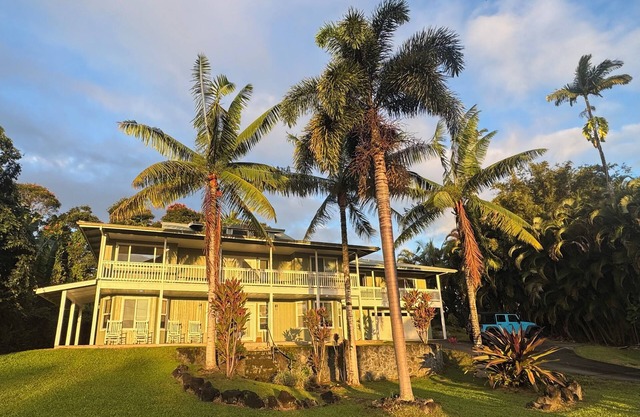 Big Island Luxury - 3000+ SqFt. 4 Bed 4 Bath. Beach Close. Hawaiian Paradise.