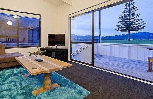 BIG SEA VIEWS - WHITIANGA UNIT, pet friendly in Ferry Landing