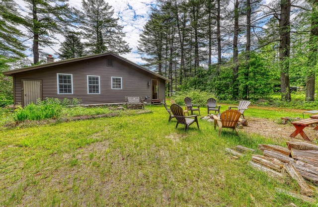 Big single-level house with firepit & spacious yard - lake access nearby