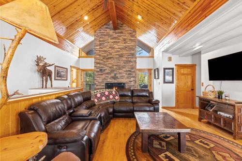 Big Sky Chalet Private Hot Tub plus Mountain Views