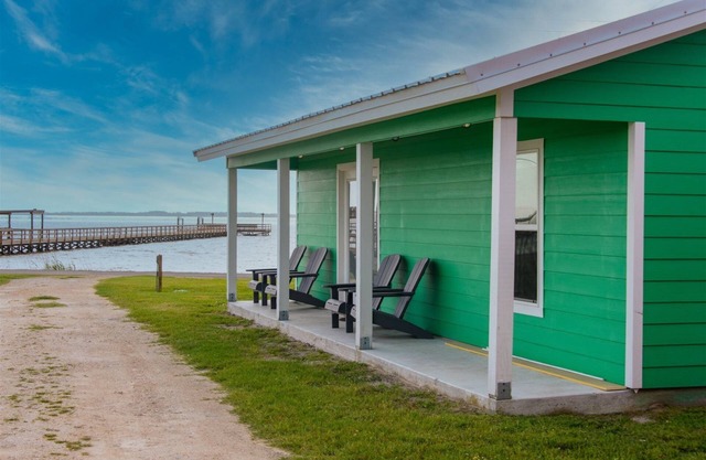 Big Tree Cottages - Mallard | Private Fishing Pier