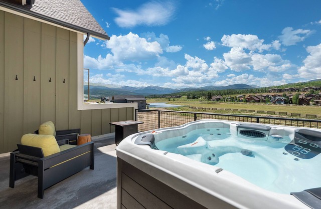 Bike-Friendly Mountain Retreat with Stunning Views