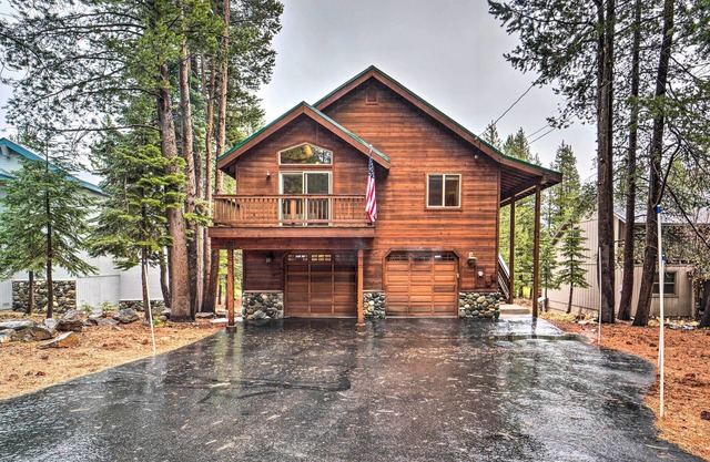 Bikes, Grill & Views: Luxe Truckee Cabin!