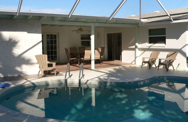 Biketoberfest special!Charming 3Bedroom Pool House by the Beach in Ormond beach