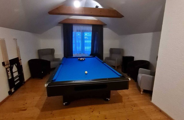 Billiards and Swedish stove - the apartment for up to 11 people in a quiet location.