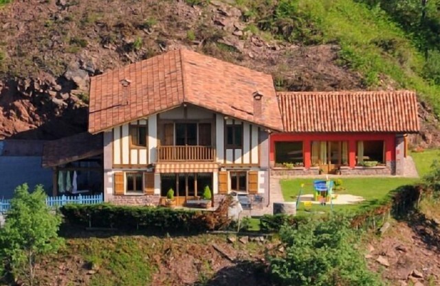 BINAHIA Full rental house, for 28 people