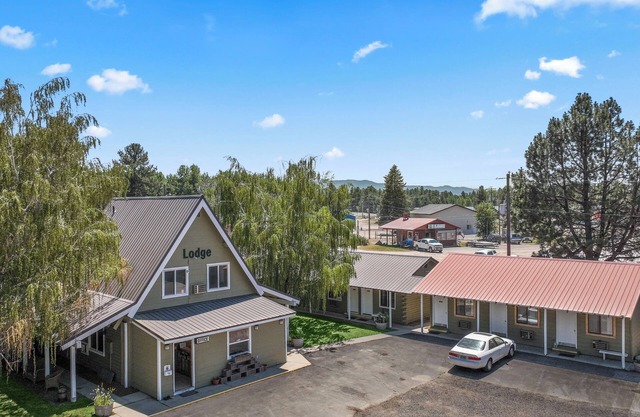 Birch Glen Hotel