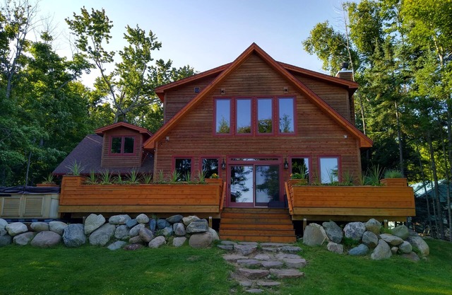 Birch Point Rendezvous on Lake Superior with Hot Tub