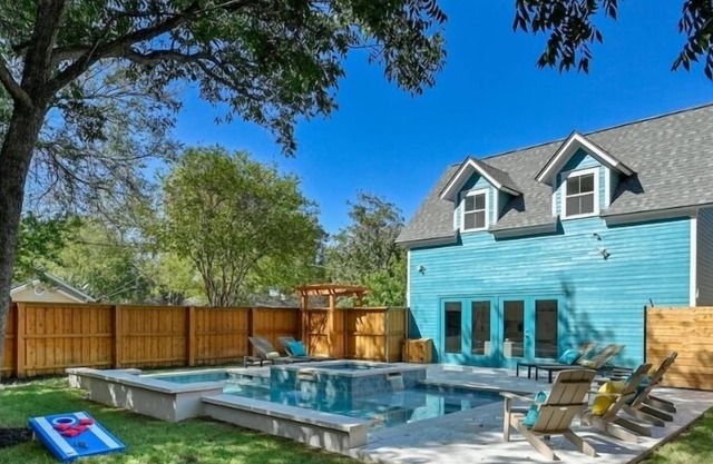 ''Birds of Paradise'- |Hot tub|Pool|Walk Downtown