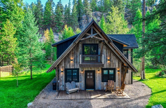 Bison Ridge Cabin #5 | 4BR Getaway w/Hot Tub, Fire Pit & Grill | Sleeps 10!