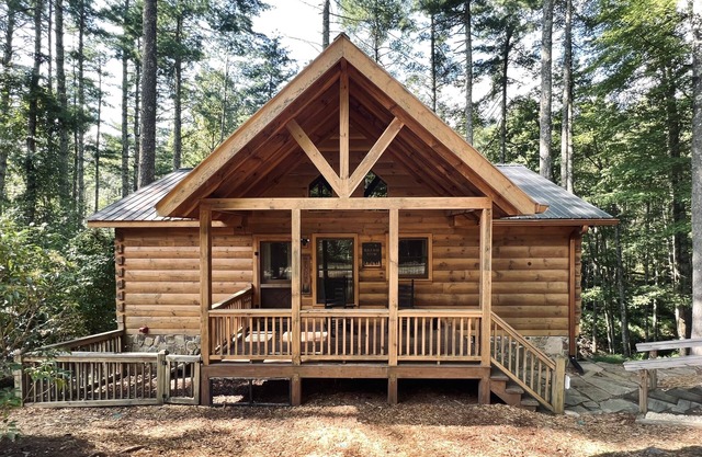 Black Bear Hollow, your perfect 2bed 2bath escape in Cherry Log, Georgia!