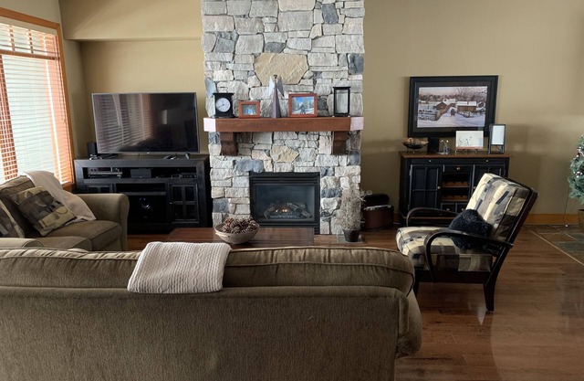Blacksmith Lodge - Luxury Home - True Ski-In-Ski Out Access - Free Skiing
