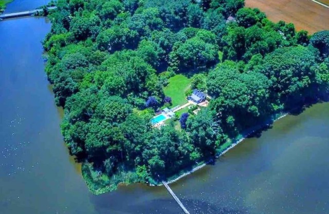 Blake House Historic Estate with Private Inn