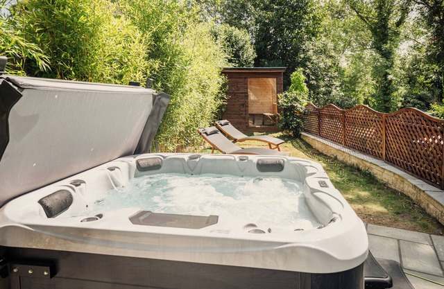 Blenheim Grove | Lux Spa & Sauna Stay, Woodstock, Cotswolds