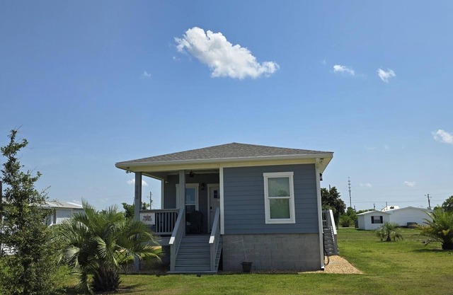 🏝️ Blocks from Beach-2BR Home-Great Location-Sea La 🏝️