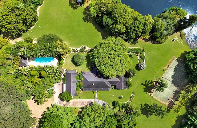 Blossom is a country house studio set amid beautiful classic country gardens in Bonville.