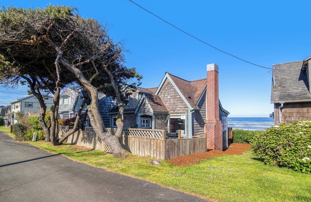 Blue Bird Cottage - Private beach access on big stump beach