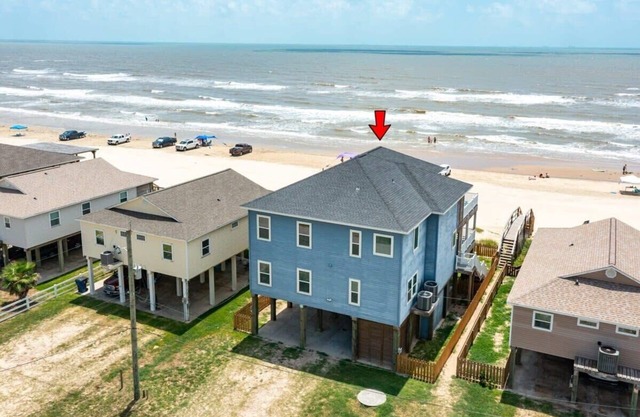 Blue Blue Blue Around-Elevator, Beach, Oceanfront!