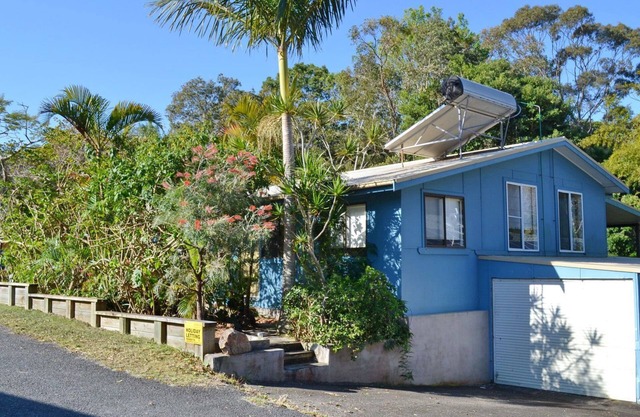 Blue Diamond Escape - Walk to the beach