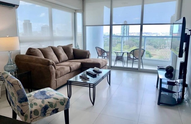 Blue Home I Spacious 1 Bed with Park View Parkside
