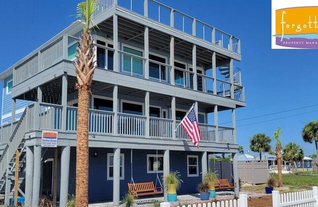 Blue Horizon & Blue Cove is a 6-Bedroom/4.5 bath!