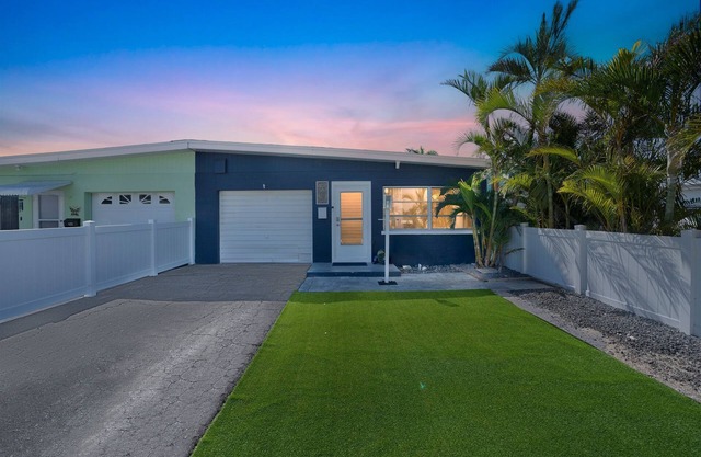 Blue Isle Oasis: Adorable, updated 2 bedroom cottage