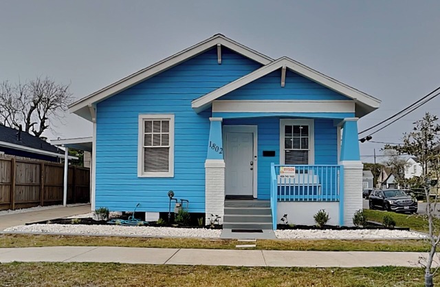 Blue Oasis Retreat | A Downtown Gulf Getaway